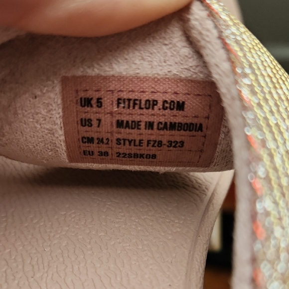 New -Fitflop Rose Gold Lulu Shimmerlux Toe Post Women's Sandals Size 7 - Picture 6 of 8